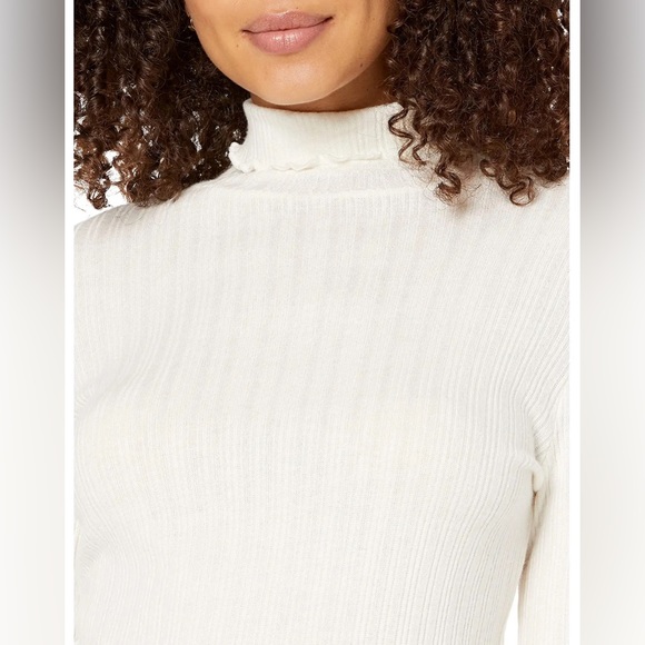 SOLD 🤑 Madewell Soju Crop Turtleneck Solid - Picture 3 of 5